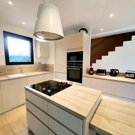 Вилла Les Chenes