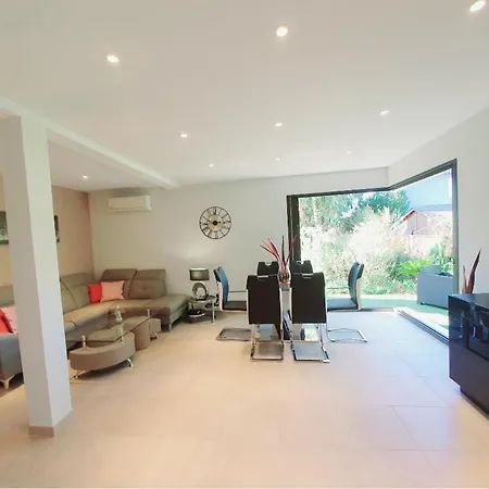 Вилла Les Chenes