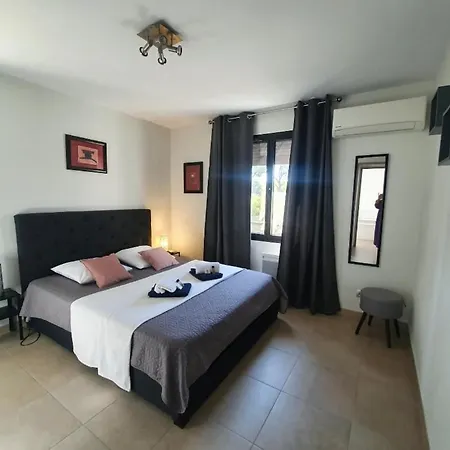 Вилла Les Chenes